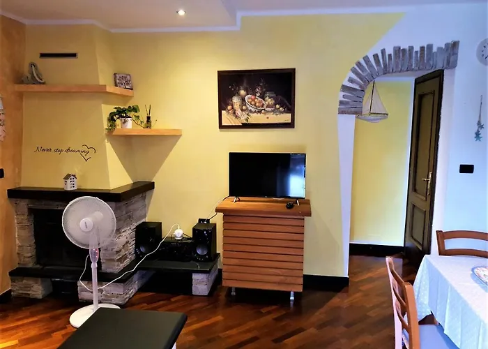 Casa Cristina 2c - Private Free Parking, Wi-fi * カザルツァ・リーグレ
