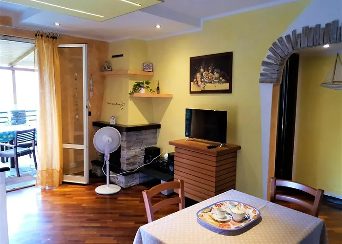 Casa Cristina 2c - Private Free Parking, Wi-fi * Casarza Ligure